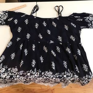 5th Love size medium Navy & white print off shoulder , 3/4 bell sleeves